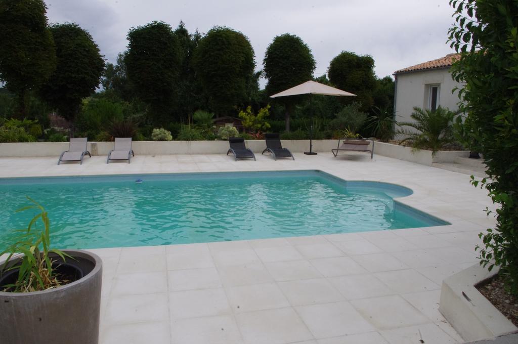 Le Clos Des Oiseaux Saintes Buitenkant foto